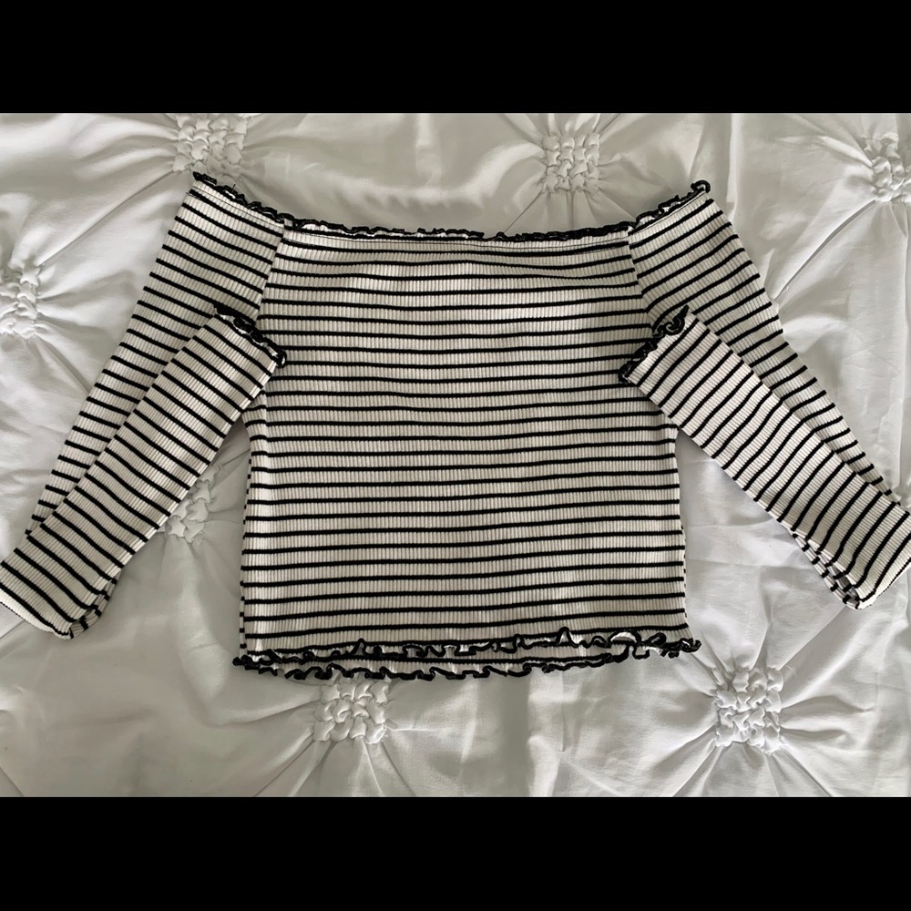 H&M Off The Shoulder Top 🖤